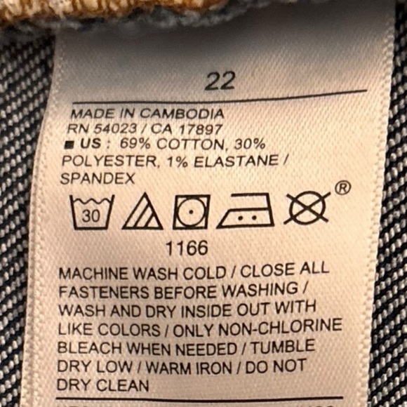 Old Navy Mid-Rise Kicker Boot-Cut Jeans Size 22 - Picture 7 of 7